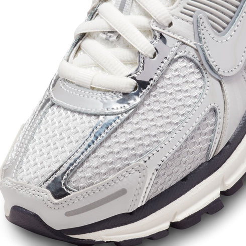 NIKE Zoom Vomero 5 Womens Sneakers