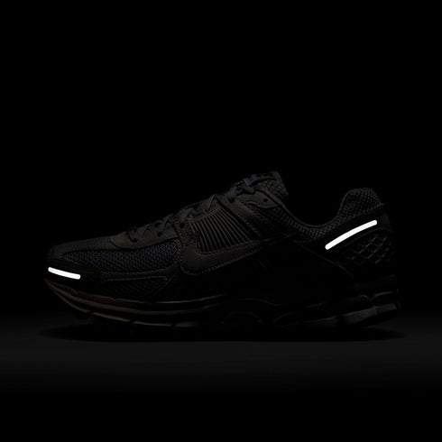 NIKE Zoom Vomero 5 Womens Sneakers