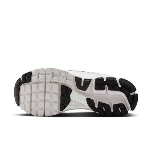 NIKE Zoom Vomero 5 Womens Sneakers
