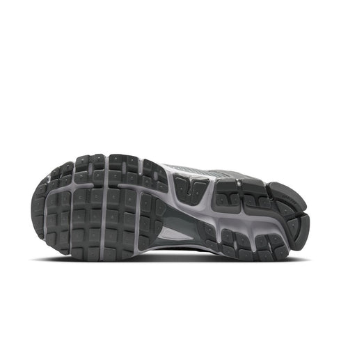 NIKE Zoom Vomero 5 Mens Sneakers