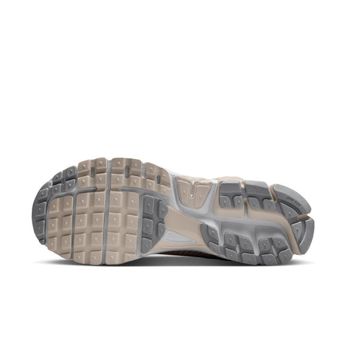 NIKE Zoom Vomero 5 Mens Sneakers