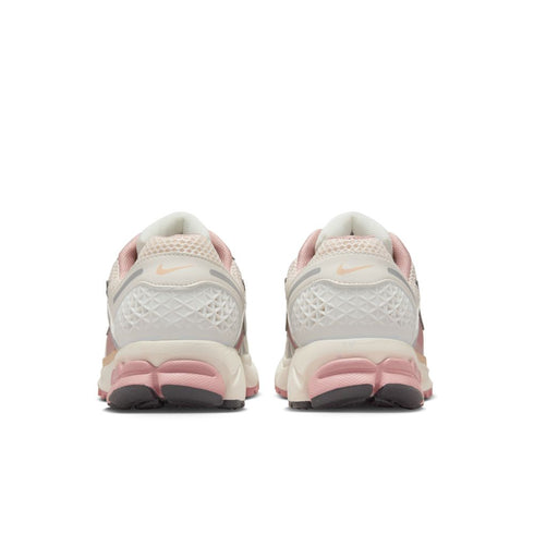 NIKE Zoom Vomero 5 Womens Sneakers
