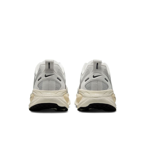 NIKE Vomero 18 Mens Sneakers