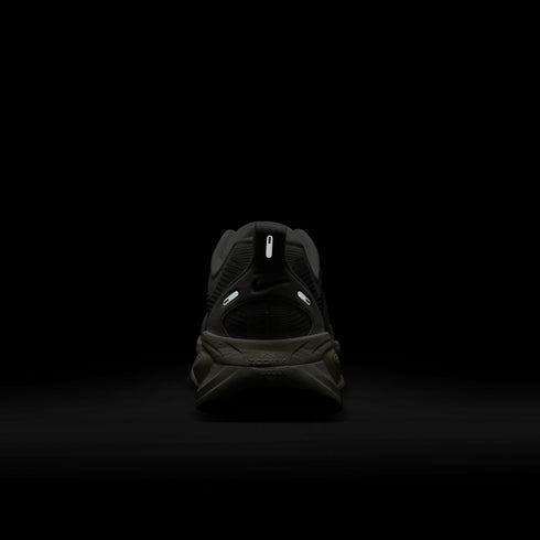 NIKE Vomero 18 Mens Sneakers