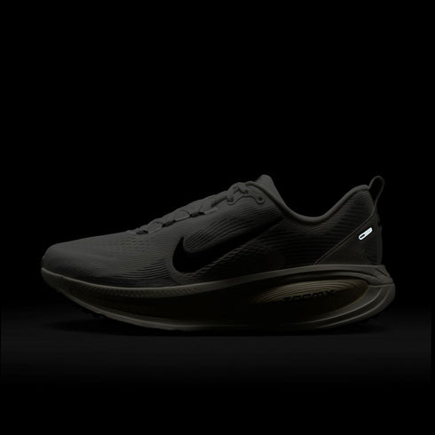 NIKE Vomero 18 Mens Sneakers