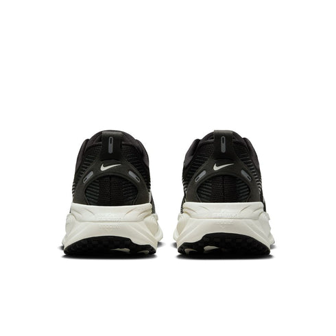 NIKE Vomero 18 Women's Sneakers