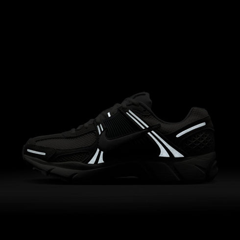 NIKE Zoom Vomero 5 Womens Sneakers