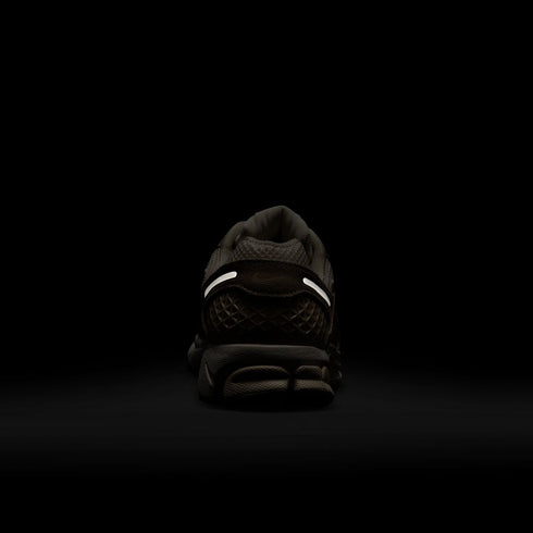 NIKE Zoom Vomero 5 Womens Sneakers