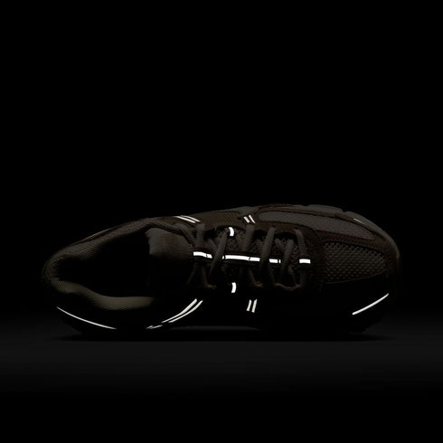 NIKE Zoom Vomero 5 Womens Sneakers