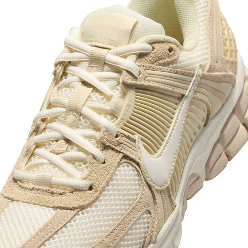 NIKE Zoom Vomero 5 Womens Sneakers