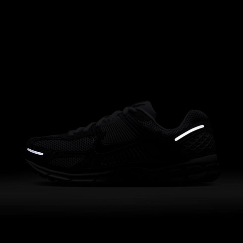 NIKE Zoom Vomero 5 Mens