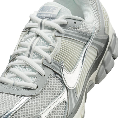 NIKE Zoom Vomero 5 Mens