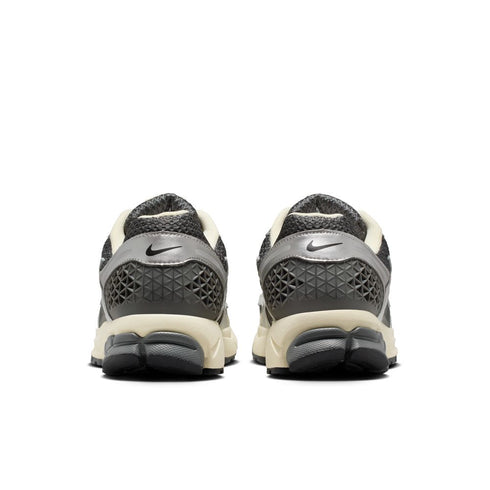 NIKE Zoom Vomero 5 Men's Apparel