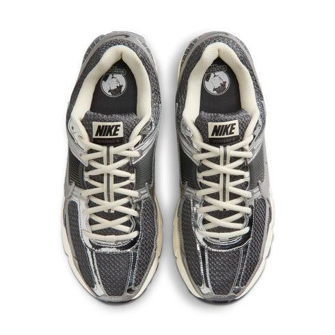 NIKE Zoom Vomero 5 Men's Apparel