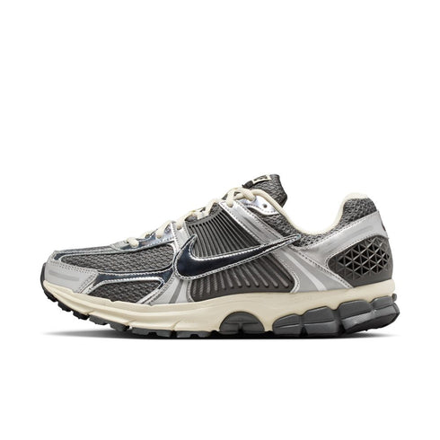 NIKE Zoom Vomero 5 Men's Apparel