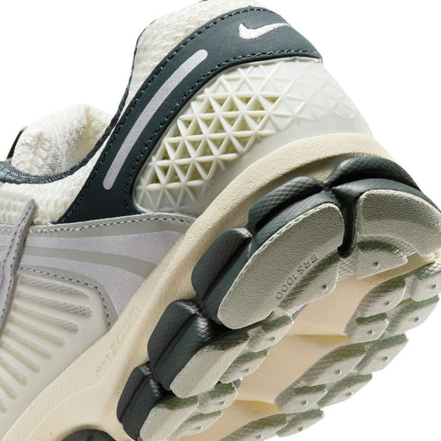 NIKE Zoom Vomero 5 Women's Sneakers